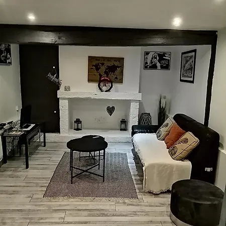 Maison Diana à 400 Mètres à Pieds De L'aéroport * Tillé