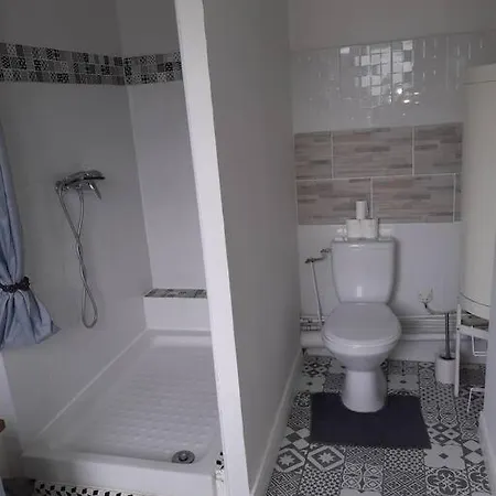 Maison Diana à 400 Mètres à Pieds De L'aéroport * Tillé