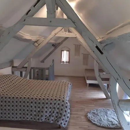 Hébergement de vacances Maison Diana à 400 Mètres à Pieds De L'aéroport *