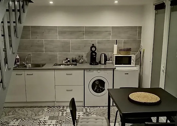 Maison Diana A 400 Metres A Pieds De L'aeroport Holiday home